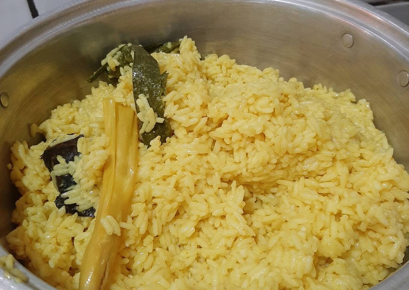Nasi Kuning Kukus
