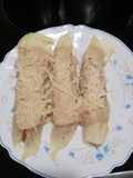 Canelones de repollo rellenos de carne con bechamel de berenjena