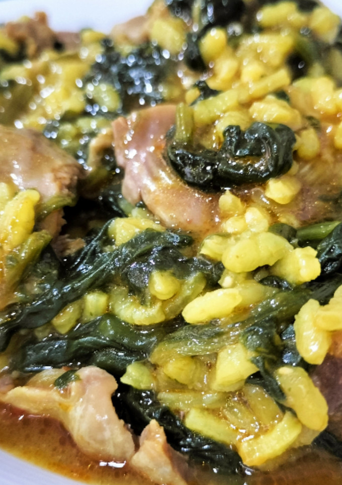 Una foto de Arroz meloso con mollejas y espinacas