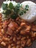 Frijoles con cerdo y zarsa criolla con arroz blanco