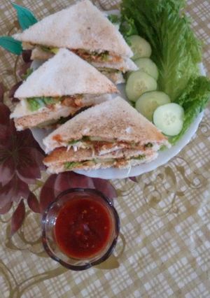 A picture of Chicken BBQ Sandwich kids lunch box idea.