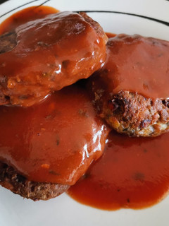 Una foto de Croquetas de jurel con salsa en su jugo