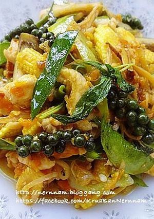 รูปของ ไก่ผัดพริกเหลืองสมุนไพร