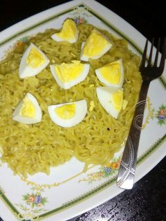 মশলা ম্যাগি ও সিদ্ধ ডিমের যুগল বন্দি(masala maggi O siddho dimer jugal bondi recipe in Bengali) রেসিপির প্রধান ছবি