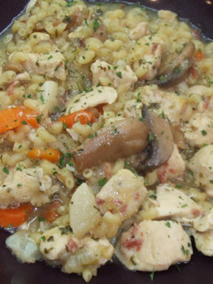 Una foto de Guisito con pollo de mi mamá