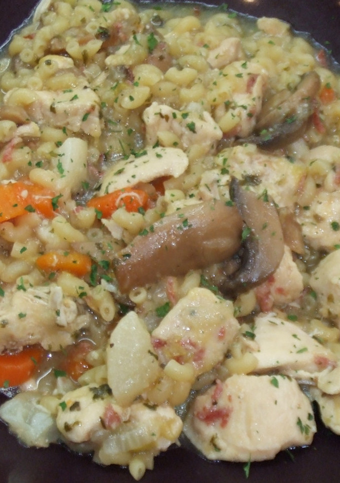 Una foto de Guisito con pollo de mi mamá