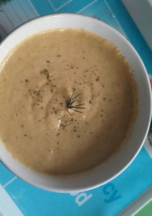 Una foto de Puré de verduras, huevo y york