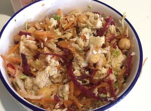 Una foto de Ensalada Salmón y Vegetales