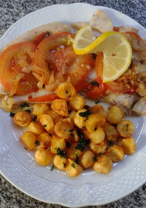 Una foto de Pescado al horno de Bigote Cocina
