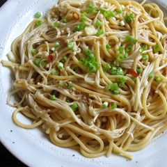 Low-Carb Enoki & Spaghetti Aglio Olio Peperoncino A picture of Low-Carb Enoki & Spaghetti Aglio Olio Peperoncino.