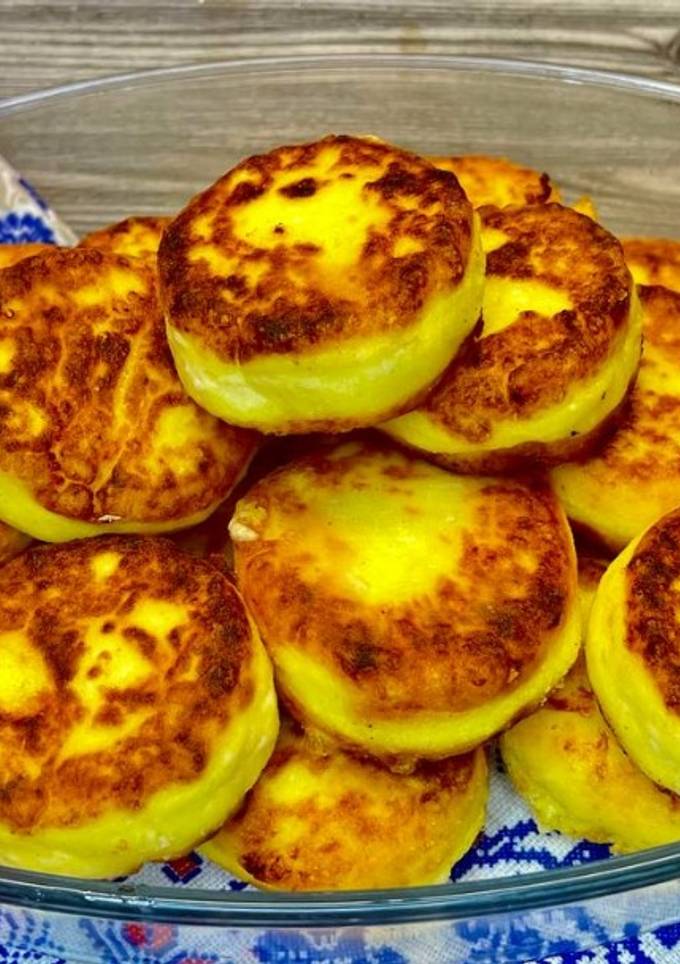 Українські сирники до сніданку/Всі секрети приготування смачних сирників)