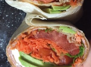 Una foto de Wrap de Vegetales & Aderezo Chipotle