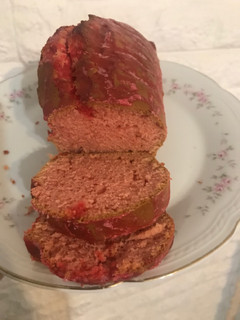 Una foto de Budín de frutilla🍓