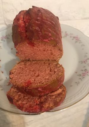 Una foto de Budín de frutilla🍓