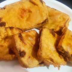 A picture of Bread pakoda.