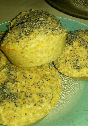 Una foto de Muffins de limón y sencillas de amapolas!