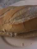 Bocadillo de Filete en Salsa con Queso Cabra