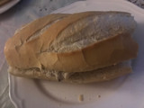 Bocadillo de Filete en Salsa con Queso Cabra