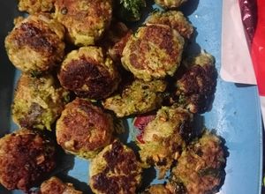 Una foto de Tortitas de Avena conBrocoli y queso 🥦😍😍