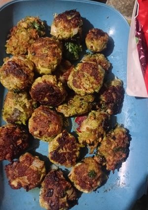 Una foto de Tortitas de Avena conBrocoli y queso 🥦😍😍