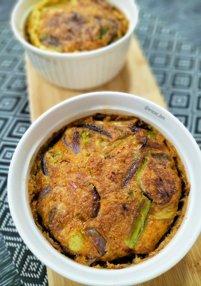 Una foto de Tortilla de bacalao y ajos tiernos en airfryer
