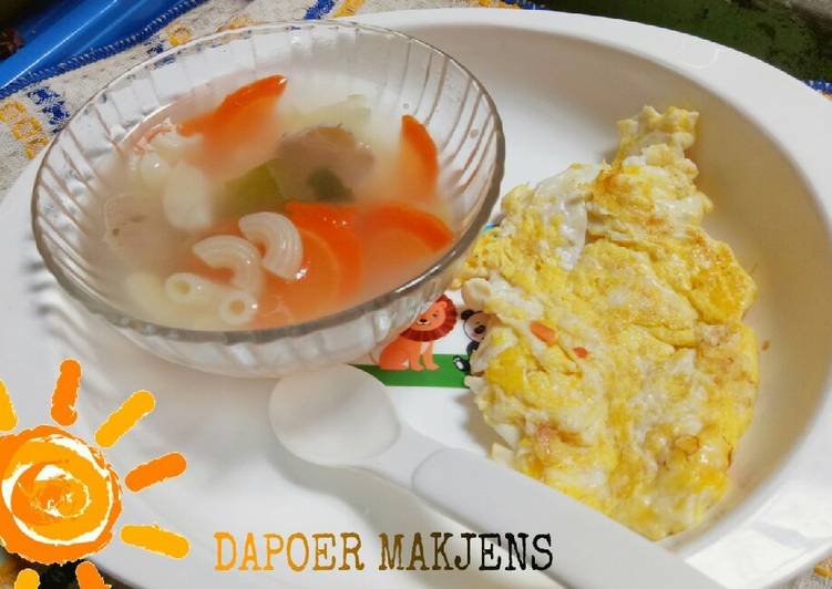Cara Gampang Menyiapkan Macaroni sup with scramble egg yang Bisa Manjain Lidah
