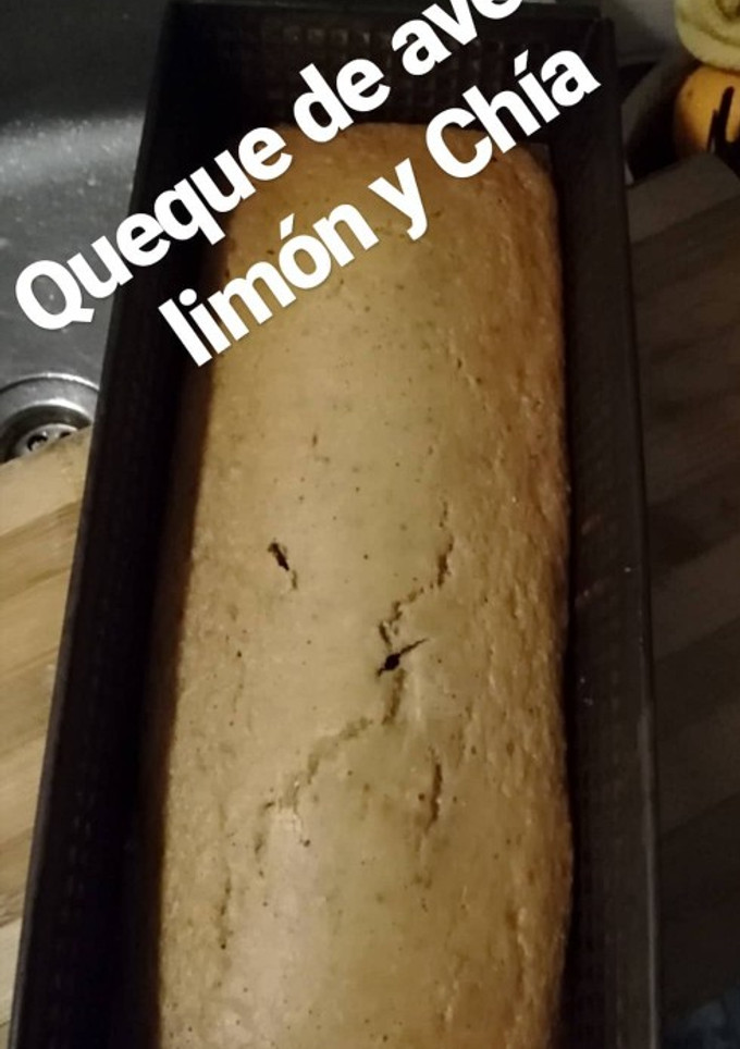 Una foto de Queque de avena, limón y chía