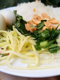 Hình của món Bánh tráng trộn chiên giòn mỡ hành.