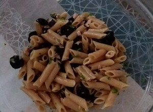 Foto principal de 🥗Ensalada de pasta 🫒🐟🌿🧄 de día de playa⛱️