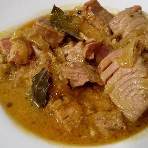Cómo hacer atún encebollado