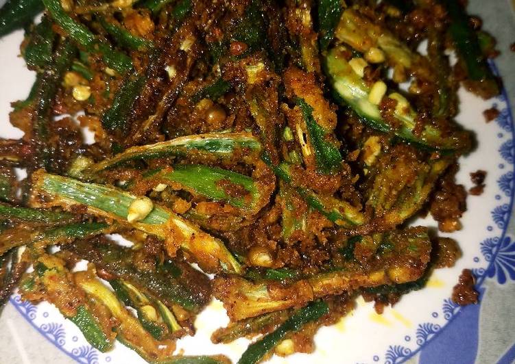 Kurkuri bhindi