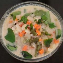 A picture of Vegetable white gravy.