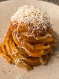 Spaguetti (tallarines) con salsa de zapallo camote al tomillo