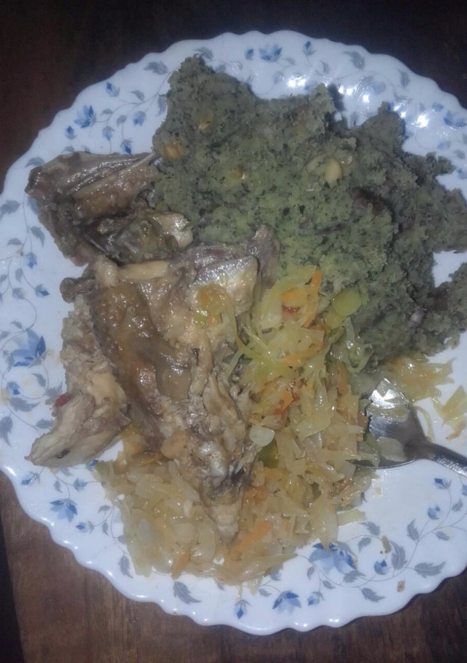 A picture of Mokimo with chicken.