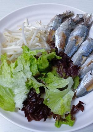 Hình của món Cá nục cơm hấp cuốn bánh tráng.