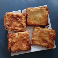Cheesy Bechemel Sauce on Toast A picture of Cheesy Bechemel Sauce on Toast.