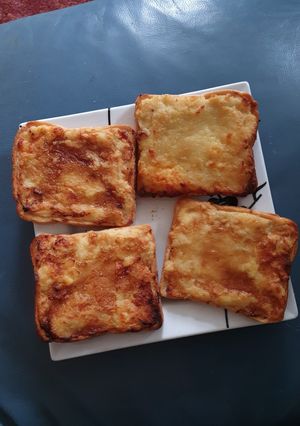 A picture of Cheesy Bechemel Sauce on Toast.
