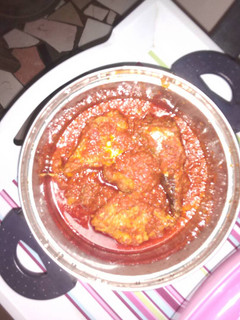 A picture of Chicken tomatoe stew.