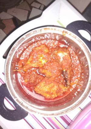 A picture of Chicken tomatoe stew.