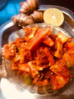 ओल्या हळदीचे लोणचे (olya haldiche lonche recipe in marathi) रेसिपी चे मुख्य फोटो 