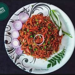 A picture of Vegetable Hakka Noodles.