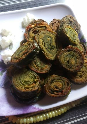 अळूवडी (aluvadi recipe in marathi) रेसिपी चे मुख्य फोटो 