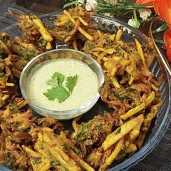 A picture of Aloo Ke pakoray.
