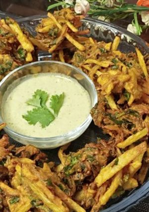 A picture of Aloo Ke pakoray.