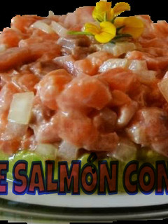 Una foto de Tartar de salmón y aguacate