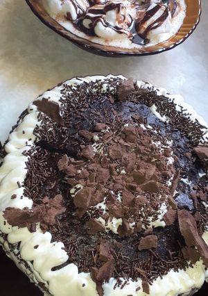 Una foto de Torta postre de chocolate y chantilly