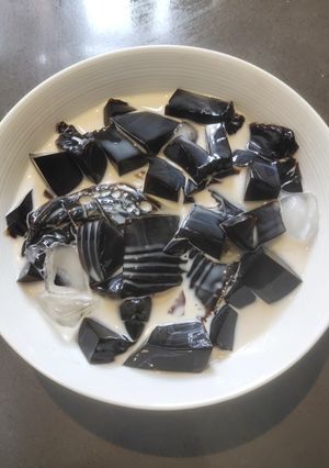 A picture of Grass Jelly Dessert.