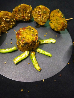 A picture of Potato- Spinach Muthiya.