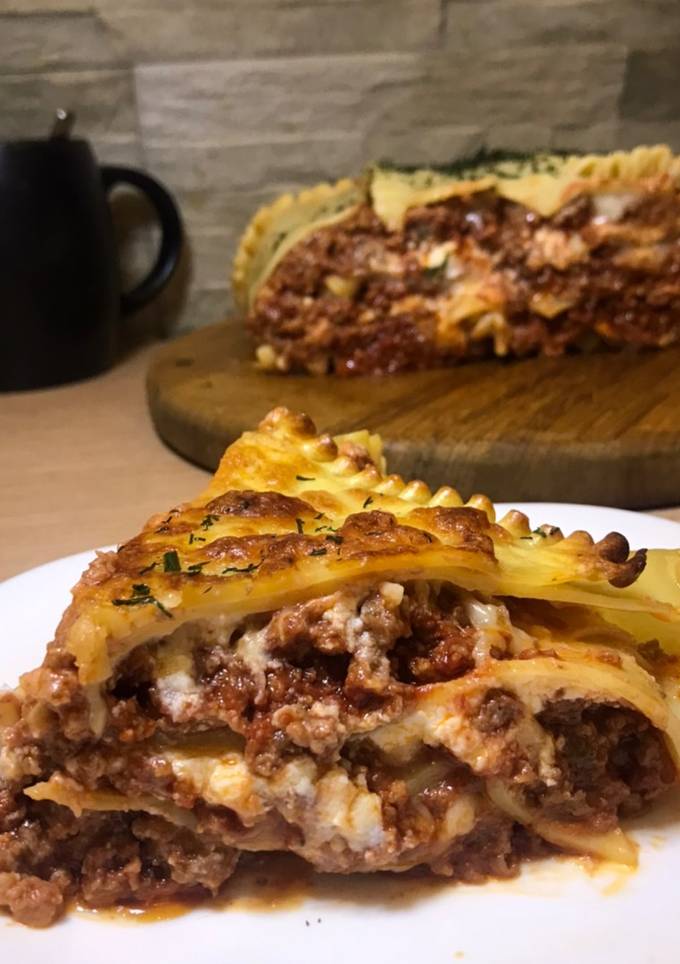 Лазанья з фаршем, рікоттою і соусом бешамель🥓