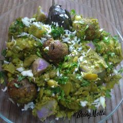 A picture of Undhiyo.